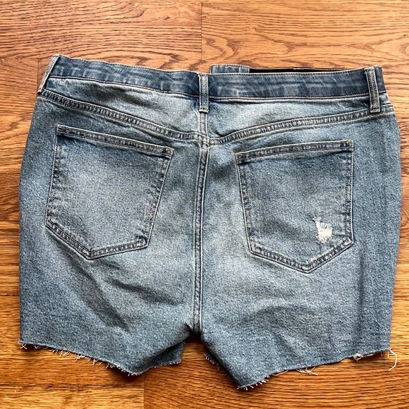 Torrid NWT High Rise Short Short Classic Distressed Denim Women's Size 14 - Picture 7 of 7